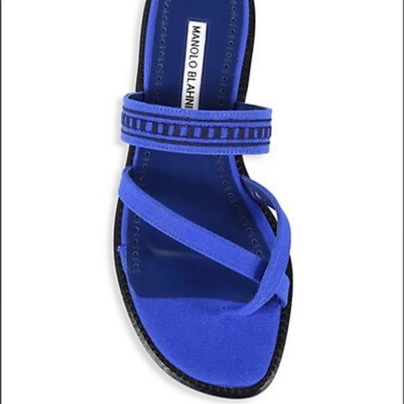 Manolo Blahnik Susina Thong Sandals - Picture 3 of 5